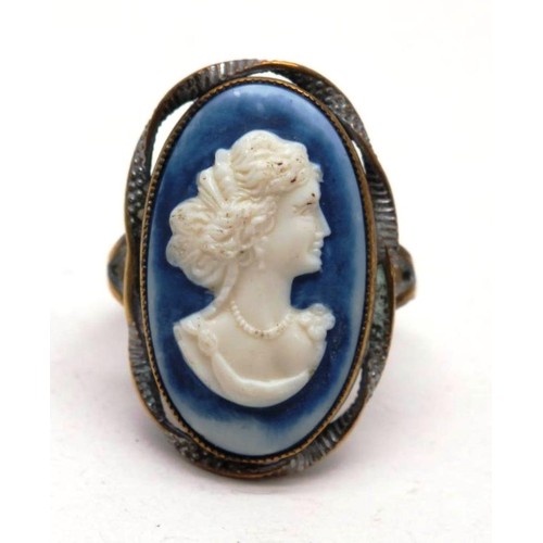 279 - VICTORIAN PINCHBECK BLUE CARVED AGATE CAMEO RING SIZE S