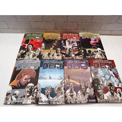 211 - SET OF WALKING DEAD COMICS