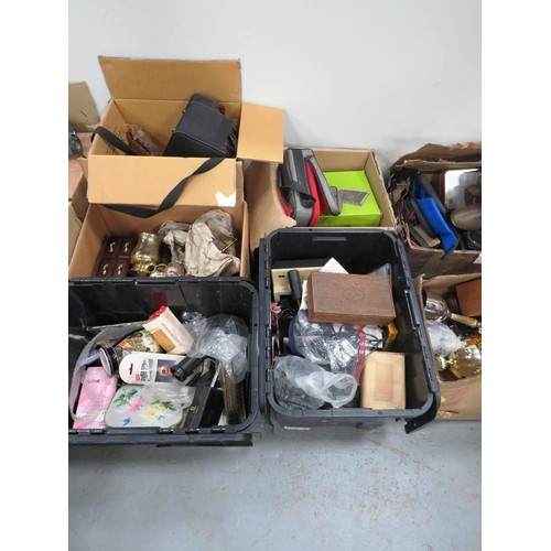 197A - 15 x BOXES OF COLLECTABLES AND MIXED ITEMS