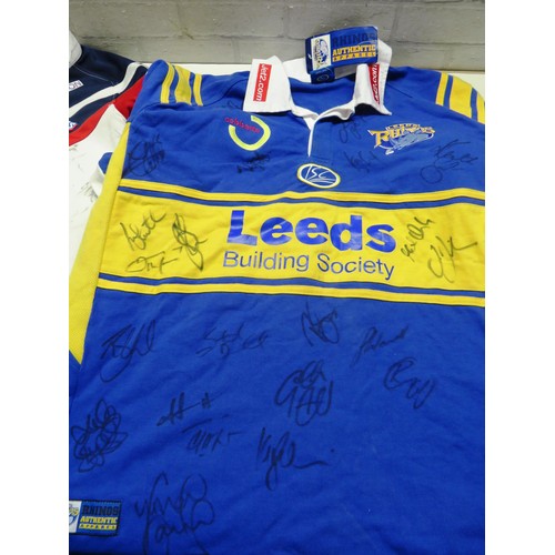 66 - SIGNED WAKEFIELD RUGBY LEAGUE SHIRT MEDIUM BOYS & XXL SIGNED LEEDS RHINO'S SHIRT WITH TAGS