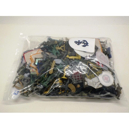 51 - LARGE BAG OF TOY SOLDIERS