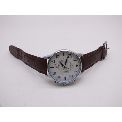 175 - TOP QUALITY DATE WATCH WITH WORKING COMPLICATIONS - FULL WORKING ORDER