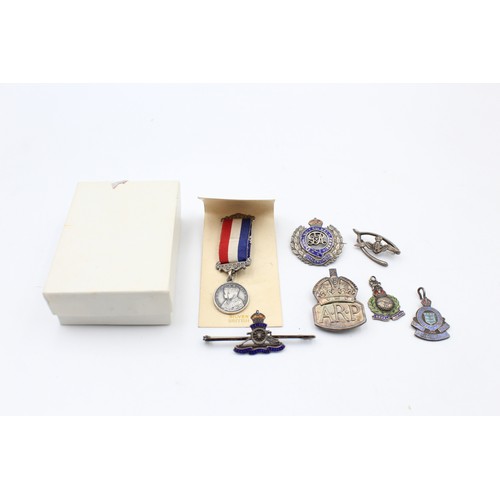 414 - 7 x Vintage .925 STERLING SILVER Medals / Badges Inc RAF, Royal Etc (40g)