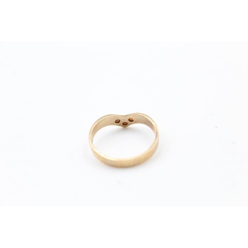 472 - 9ct gold garnet wishbone ring (2.2g) size Q