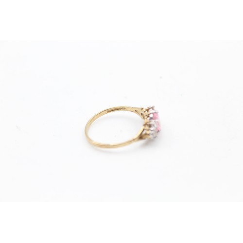 475 - 9ct gold pink & clear gemstone multistone ring (1.6g) size N