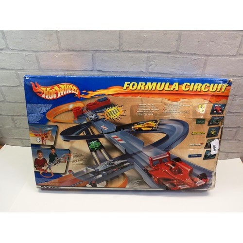 90 - HOTWHEELS FORMULA CIRCUIT WITH FOUR CARS AND TRACK