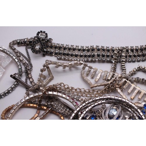 274 - SELECTION OF VINTAGE RHINESTONE JEWELLERY INCLUDING NECKLACES, BROOCHES, EARRINGS