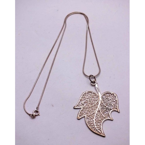 202 - 925 SILVER CUTWORK LEAF PENDANT NECKLACE 16