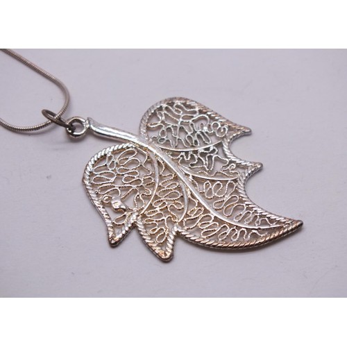 202 - 925 SILVER CUTWORK LEAF PENDANT NECKLACE 16