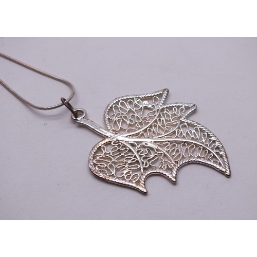 202 - 925 SILVER CUTWORK LEAF PENDANT NECKLACE 16