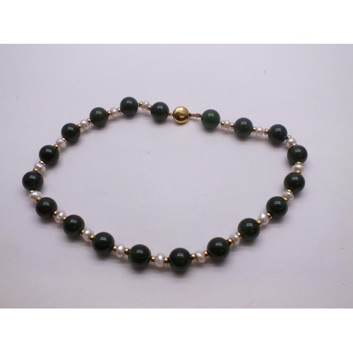 214 - VINTAGE DARK GREEN JADE & PEARL BEADS  16