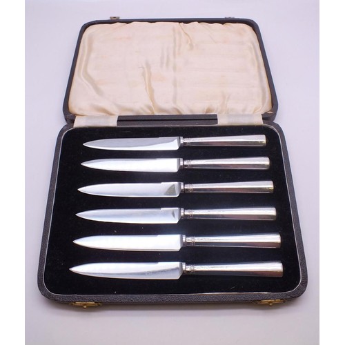 4 - SET OF SIX CASED BUTTER KNIVES SHEFFIELD 1940