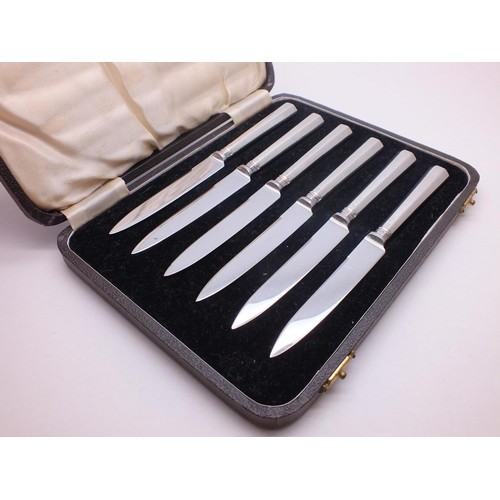 4 - SET OF SIX CASED BUTTER KNIVES SHEFFIELD 1940