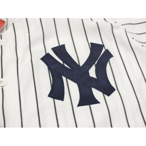 61 - NEW YORK YANKEES JERSEY - SIGNED