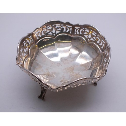 68 - ANTIQUE ART NOUVEAU PIERCED SILVER DISH 1918 -70 GRAMS