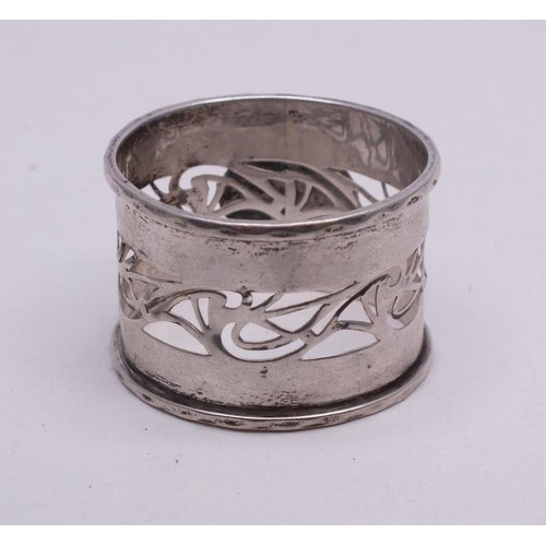 70 - ANTIQUE ART NOUVEAU PIERCED SILVER NAPKIN RING 1902