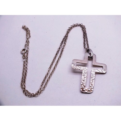 93 - STERLING SILVER CROSS ON SILVER CHAIN