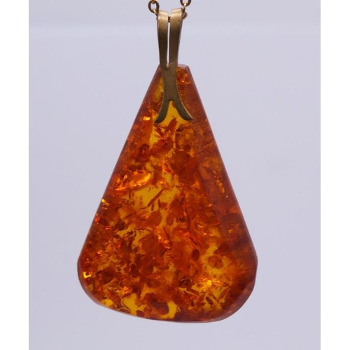 260 - VINTAGE GENUINE AMBER PENDANT ON GOLD PLATED CHAIN, PENDANT SIZE 4cm x 3cm