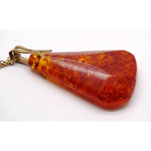 260 - VINTAGE GENUINE AMBER PENDANT ON GOLD PLATED CHAIN, PENDANT SIZE 4cm x 3cm