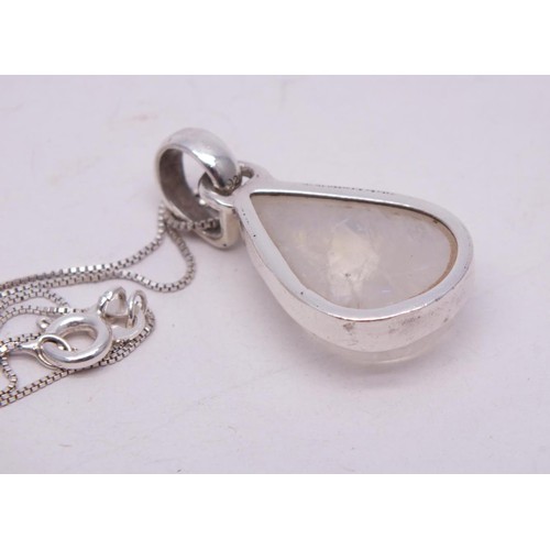 261 - 925 SILVER & MOONSTONE PENDANT ON 18' SILVER CHAIN