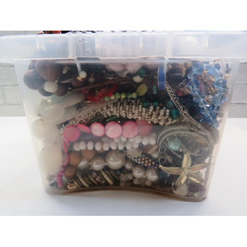 113 - TUB OF COSTUME JEWELLERY