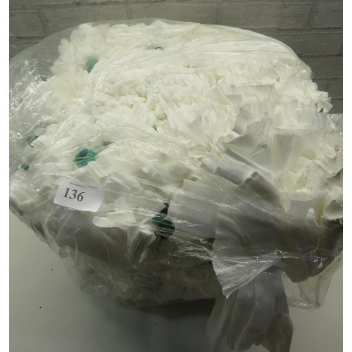 136 - LARGE QUANTITY OF MOP HEADS