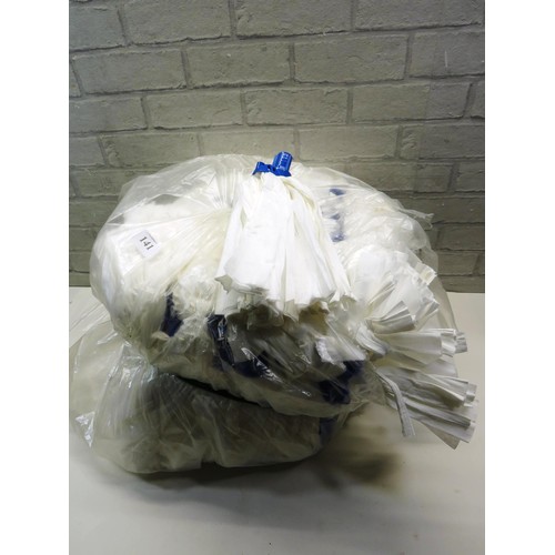 141 - LARGE SELECTION OF MOP HEADS