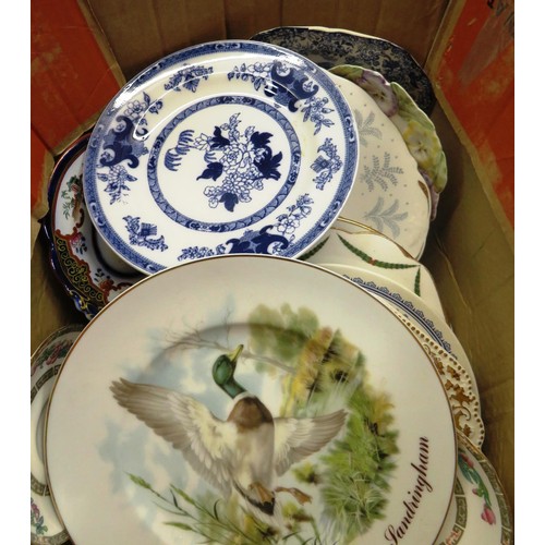 147 - GOOD SELECTION OF VARIOUS PLATES, WOOD AND SONS, FERNLEA, WEDGEWOOD, MINTONS AND OTHERS