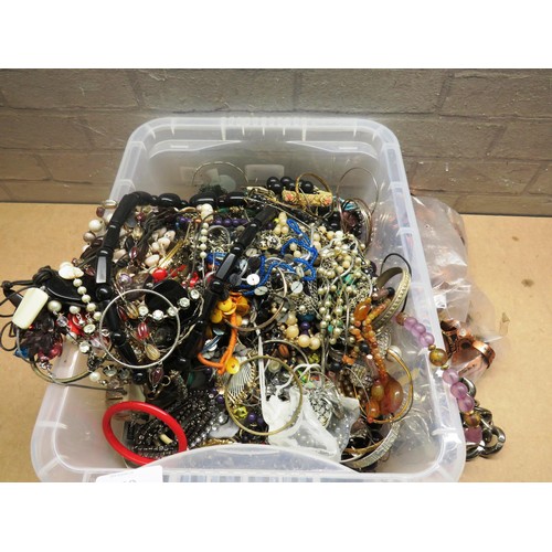 169 - TUB OF COSTUME JEWELLERY