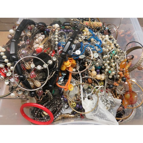 169 - TUB OF COSTUME JEWELLERY