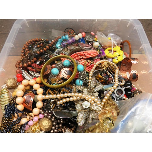 171 - TUB OF COSTUME JEWELLERY