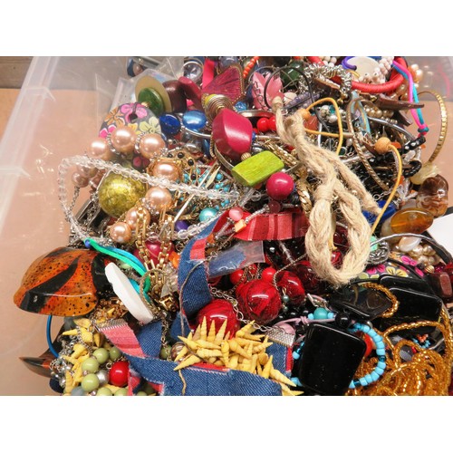 172 - TUB OF COSTUME JEWELLERY