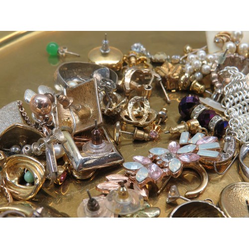 251 - JOBLOT OF ASSORTED EARRINGS INCLUDES SILVER PAIRS