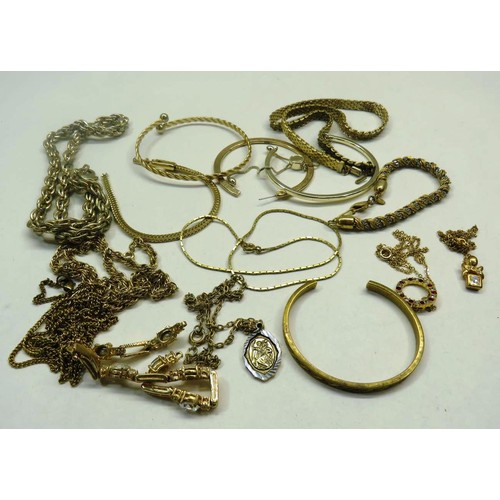 255 - SELECTION OF GOLD TONE JEWELLERY - NECKLACES, BRACELETS, BANGLES ETC