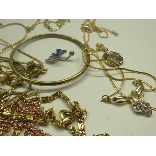 256 - SELECTION OF GOLD TONE JEWELLERY - NECKLACES, BRACELETS, BANGLES ETC