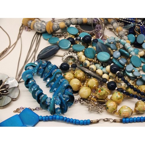 176 - SELECTION OF BLUE TONE COSTUME JEWELLERY INCLUDING HAND PAINTED, PENDANTS, EARRINGS, NECKLACES