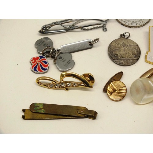 178 - COLLECTION OF VINTAGE MEDALS, BADGES, TIE CLIPS ETC