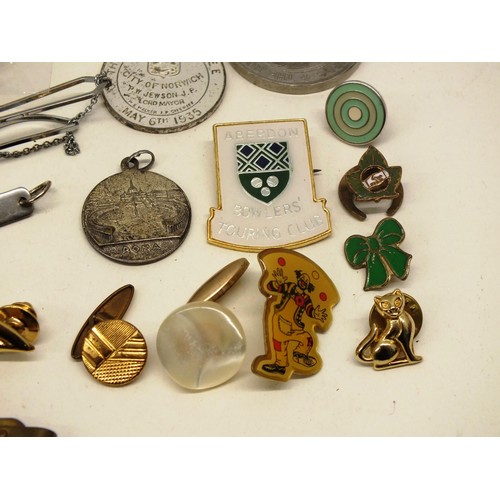 178 - COLLECTION OF VINTAGE MEDALS, BADGES, TIE CLIPS ETC