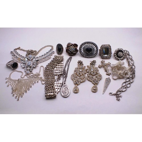 181 - SELECTION OF SILVER TONE RHINESTONE JEWELLERY INCLUDING NECKLACES, EARRINGS, RINGS ETC