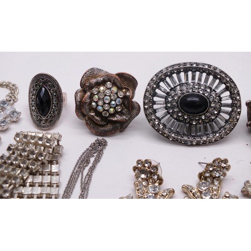 181 - SELECTION OF SILVER TONE RHINESTONE JEWELLERY INCLUDING NECKLACES, EARRINGS, RINGS ETC