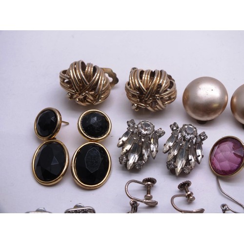 187 - LARGE SELECTION OF VINTAGE EARRINGS