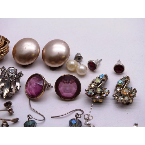 187 - LARGE SELECTION OF VINTAGE EARRINGS