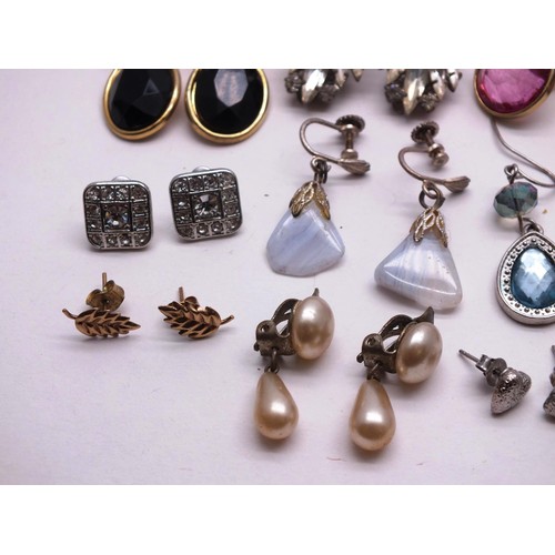 187 - LARGE SELECTION OF VINTAGE EARRINGS