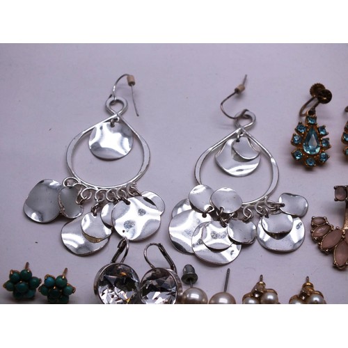 189 - LARGE SELECTION OF VINTAGE EARRINGS