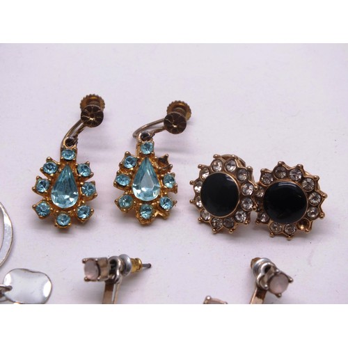 189 - LARGE SELECTION OF VINTAGE EARRINGS