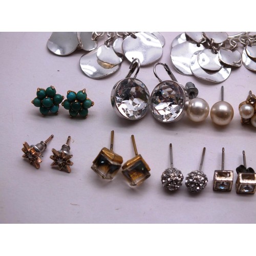 189 - LARGE SELECTION OF VINTAGE EARRINGS