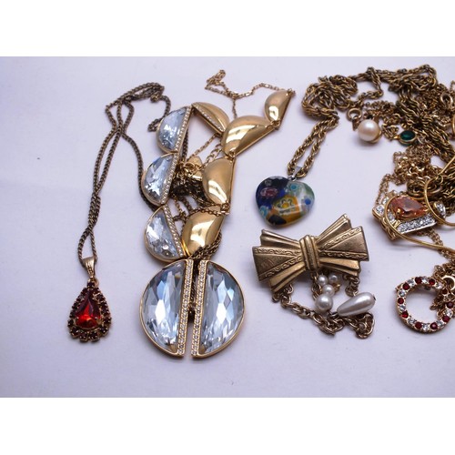 191 - SELECTION OF GOLD TONE JEWELLERY INCLUDING NECKLACES, FAUX PEARL ETC