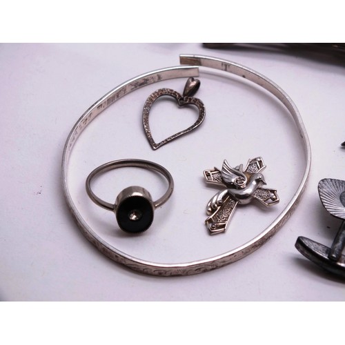 237 - 154G OF ASSORTED SILVER JEWELLERY INCLUDES TENNIS BRACELETS, NECKLACES & BROOCHES