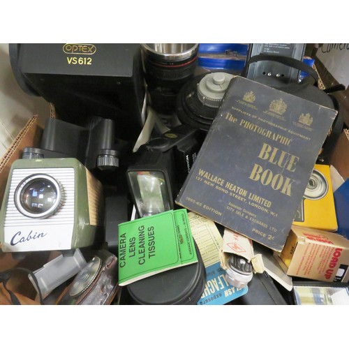 273 - JOBLOT OF VINTAGE PHOTOGRAPHIC ITEMS INCLUDES OPTEX V65612 CABIN, FLAHSES, LIGHT METERS, BULBS, CHAR... 