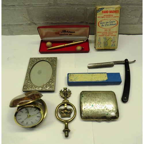 289 - MIXED COLLECTION OF VINTAGE ITEMS INCLUDING PEN SET, TRAVEL CLOCK, CUT THROAT RAZOR ETC